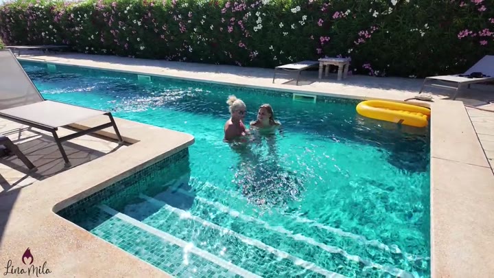 LinaMila – PISS URLAUB MIT ROSELLA EXTREM – SCHLUCK RUNTER LESBEN NATURSEKT DIREKT INS GESICHT