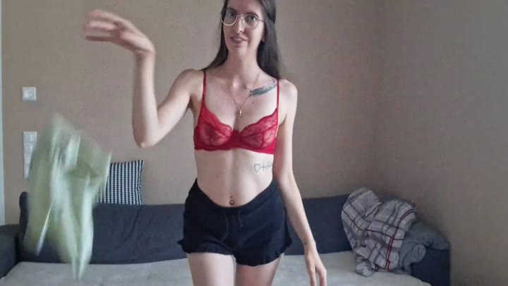 Sofia-Bloom – Wenn das meine Familie sieht – Komplett NACKT im Internet