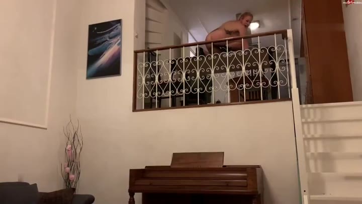 SteffiBlond – OMG – Das Klavier in der Suite voll bepisst – Fuck war das zu Krass