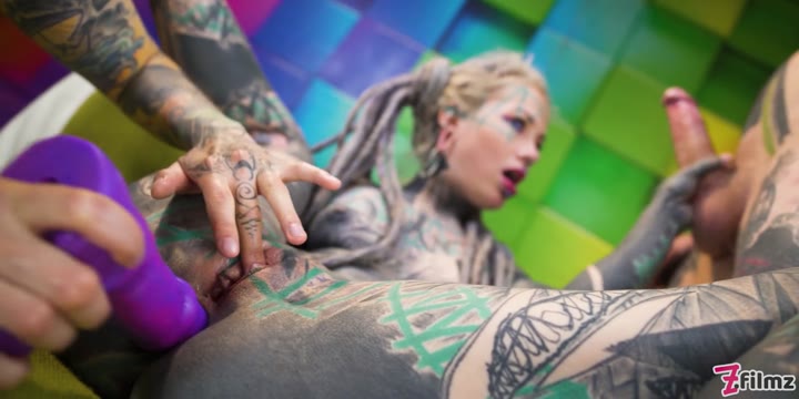 7-Filmz – Teen Dreier mit Anal weit offen und Gesichtsbesamung