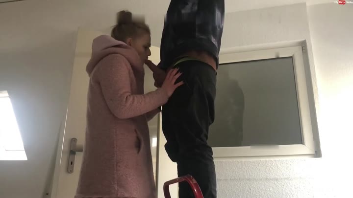 Blow_Babe – ELEKTRIKER mit BLOWJOB BEZAHLT