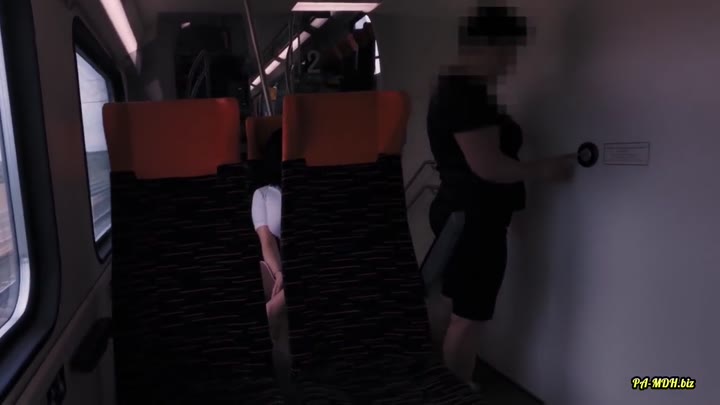 DedeDeville – Sehr riskanter Sex im Zug, ich fickte sie in Mund, Muschi und Anal