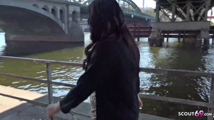 German-Scout – Deutsche Elisa18 betrügt ihren Freund beim Strassen Porno Casting