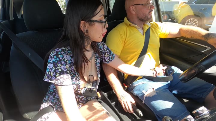 GermanMilfHunter – Heiße tätowierte schlampe zahlt das Uber mit ihrer muschi – Jean-Pallett