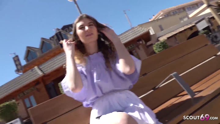 Jean-Pallet – Magaluf Urlauberin mit Zahnspange Candice bei Spontan Casting am Strand gefickt