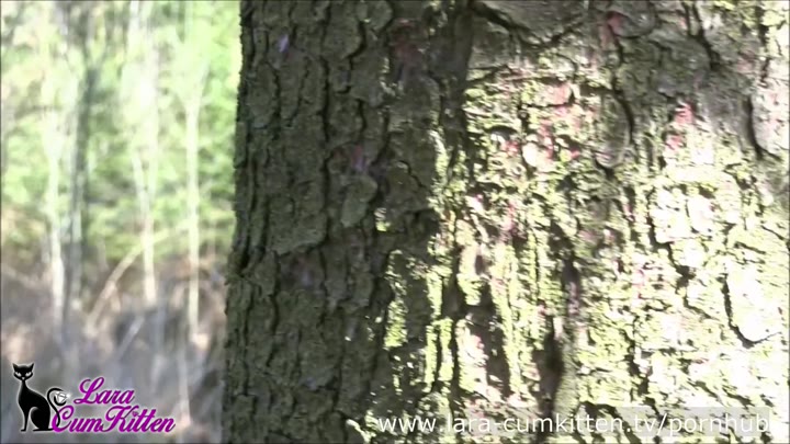 Lara-CumKitten – Heimlich im Park gefingert – Voyeur schaut zu