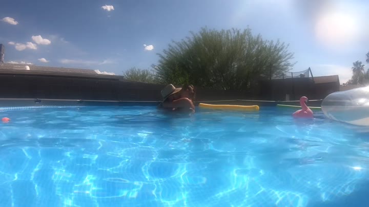 Mya_Lane – Schwangerer sex im pool draußen