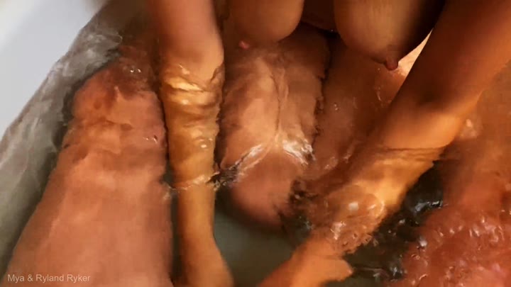 Mya_Lane – Überrascht, als ich ein bad nehme – Ich reite am ende schwanz