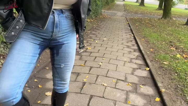 Cat-Coxx – Perverse public piss Schlampe – Ultra piss Flut bis die Blase leer ist