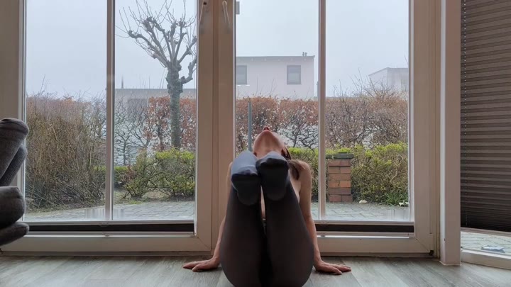 Celina-Ballerina – Geil vor dem Fenster hat man mich gesehen