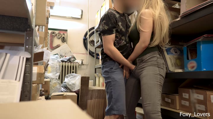 Foxy_Lovers – Die kamera erwischte mich, wie ich meinen ehemann im lagerhaus betrügte