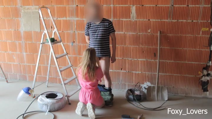 Foxy_Lovers – Ich wurde fast erwischt, als ich mit meinem kollegen bei der arbeit auf einer Baustelle betrügte