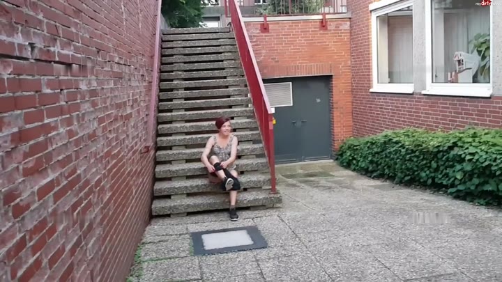 HornyRoxy – Drei Meter Pissfontäne