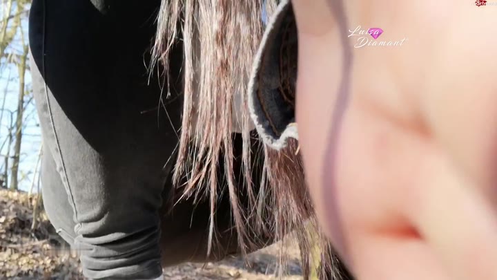 Kitty_Lou – NS in weißen Chucks – Wunschclip