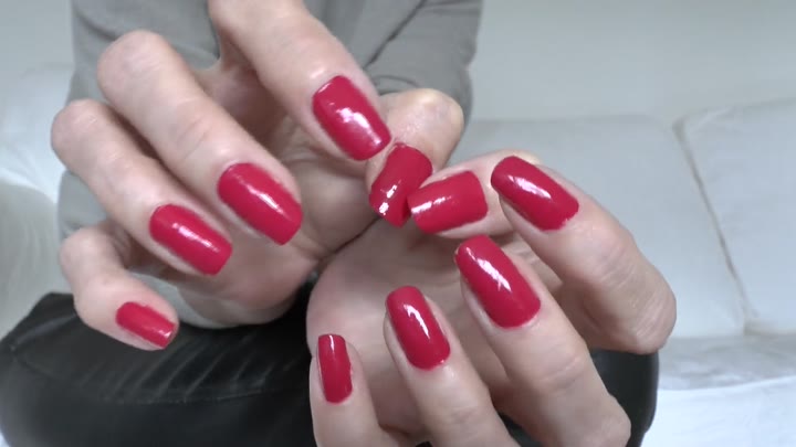 Lady_Victoria_Valente – Klassische Elegante Rote Fingernägel Am Nachmittag