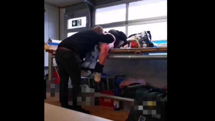 Lotusblume – In der Werkstatt gefickt