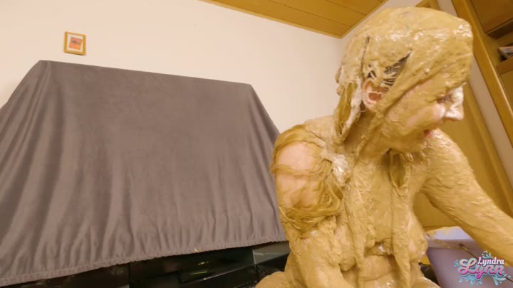 LyndraLynn – Klebrige Überraschung