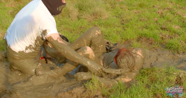 LyndraLynn – Lara croft wird im schlamm gefickt