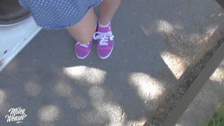 Miley-Weasel – Miley wird abgeschleppt und gefickt