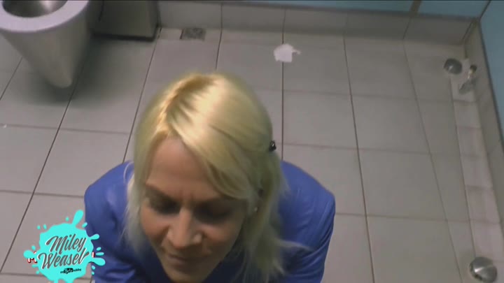 Miley-Weasel – Vom Trucker an der Raststätte gefickt