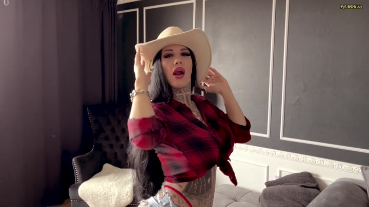 MissAlessaMilano – Ich bin ein Cowgirl – Meine Silikon Brüsten wackeln