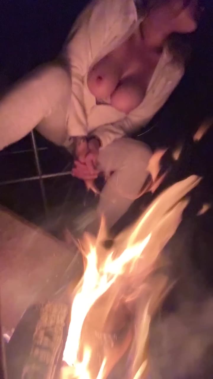 Mya_Lane – Am Straßenrand und im Camp