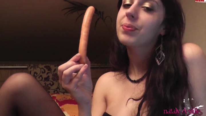 NatalyDeville – Deepthroat-Crashkurs – So bläst sie WIRKLICH geil