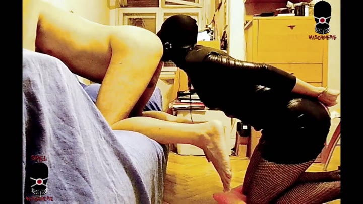 Spiel_maschinerie – Völlige kehle, abriss ring geknebelt und sklavin mit handschellen gefesselt