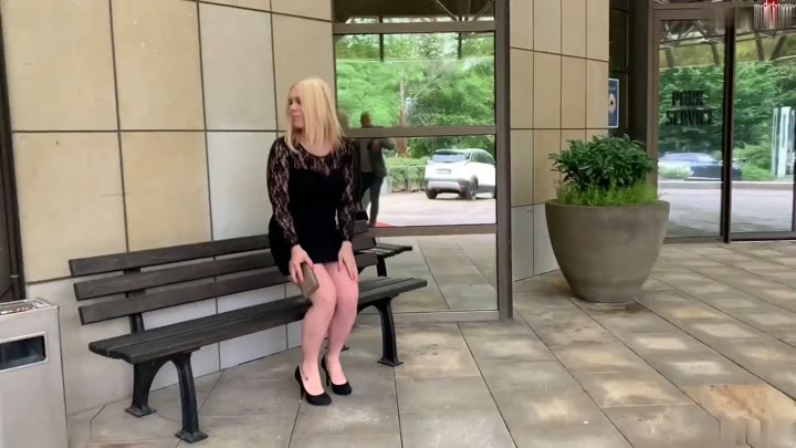 SteffiBlond – Vollgepisse im Casino HILFE die Kameras – Geiler Ausflug nach Hohensyburg