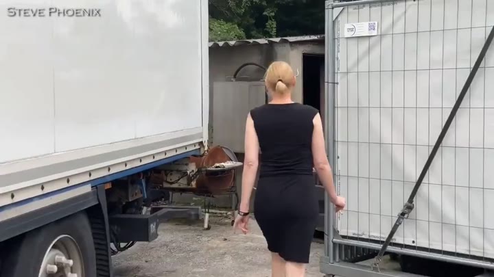 StevePhoenix – Beim Outdoor pissen erwischt und wie es sich gehört erzogen