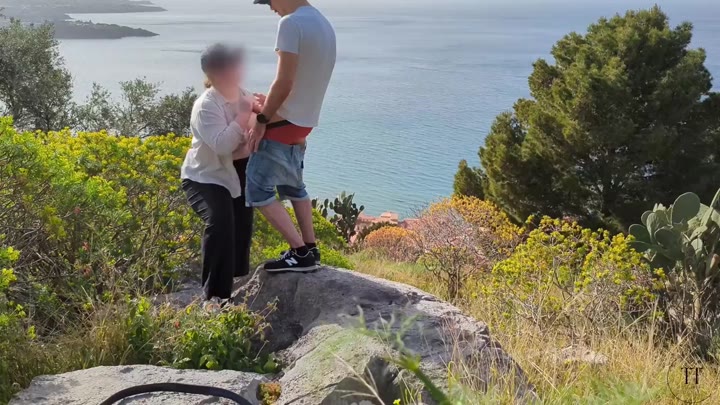 TheTemptingTwosome – Spontaner Sex beim Wandern mit Blick über die Stadt