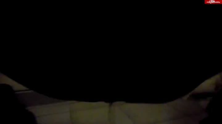 ViktoriaGoo – Pisseflut Marsch – Öffentliche Klos sind GEIL