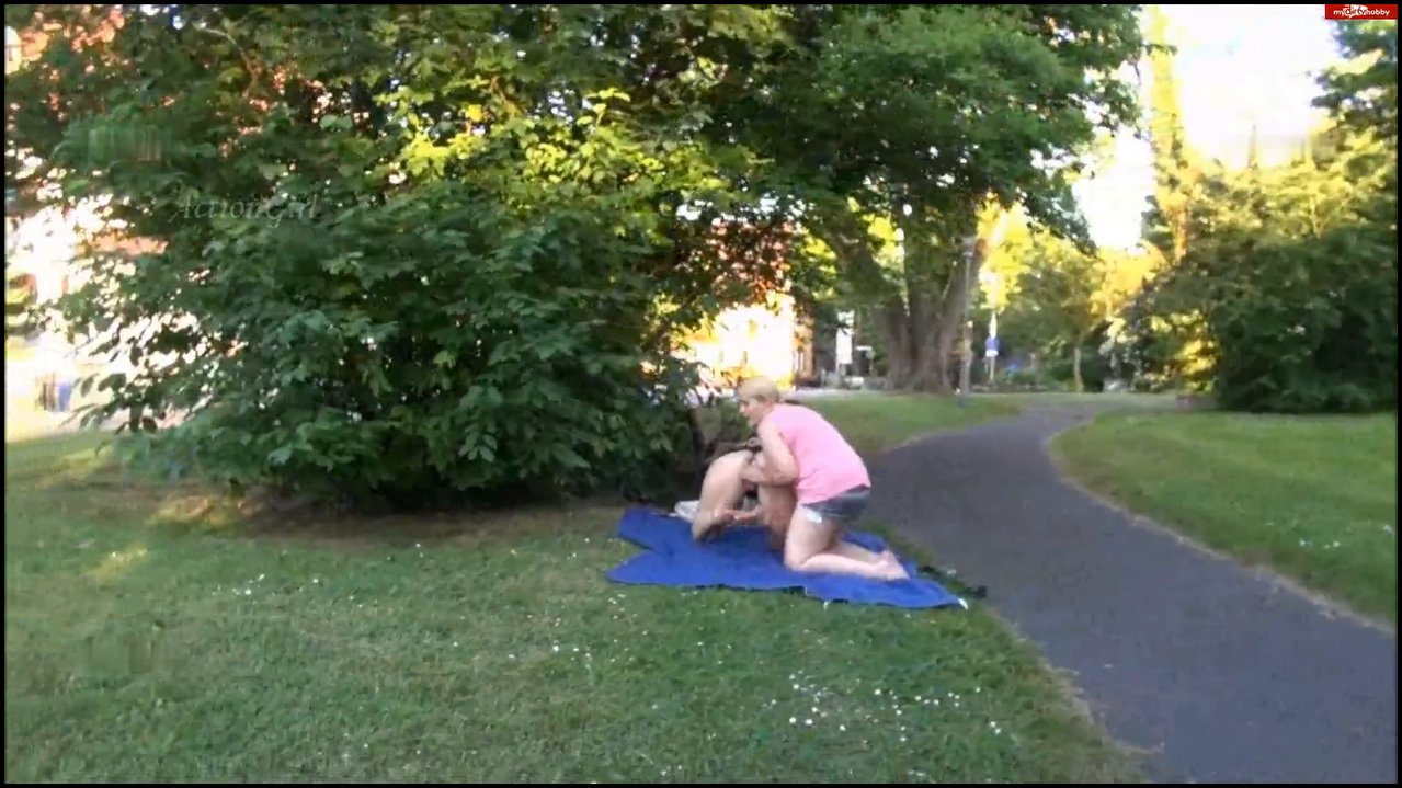 ActionGirl – Arschgeplugte Popp-Sylvie