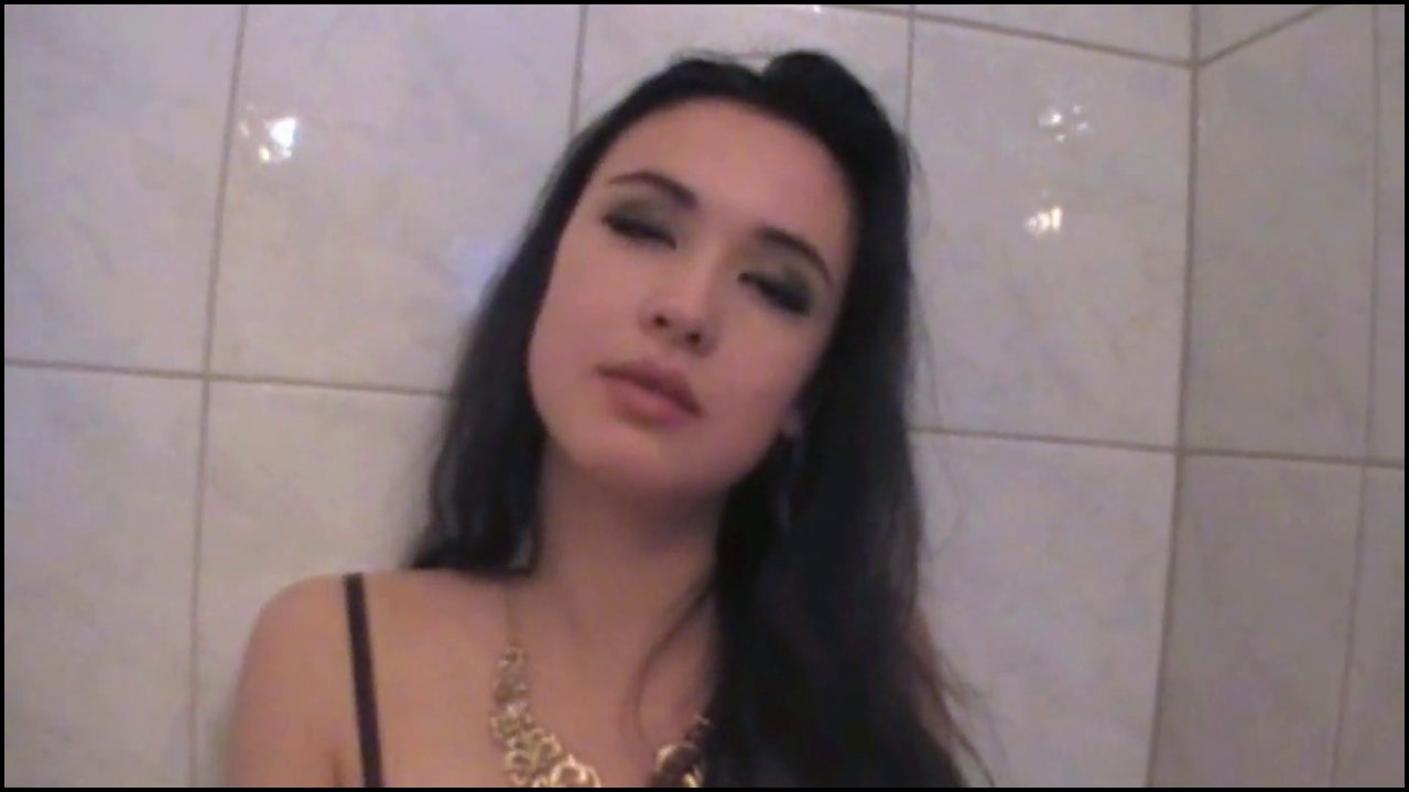 Lucy-Young – Saftige Lady-Muschi gestopft