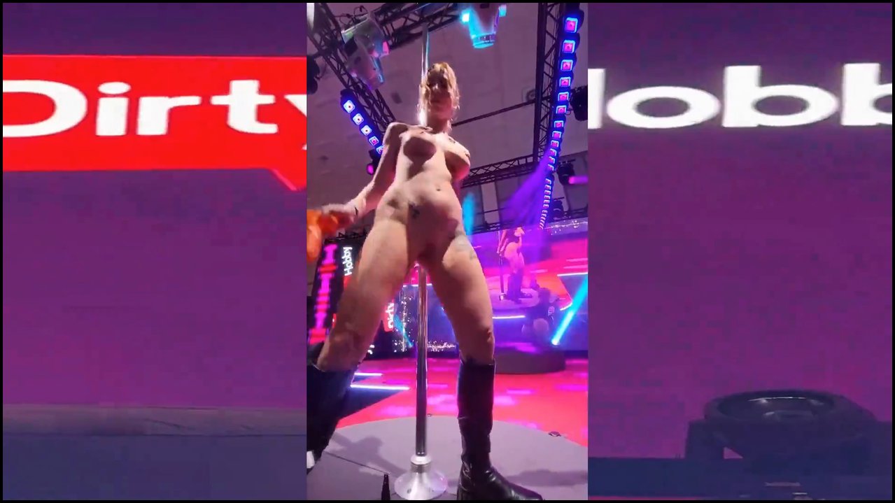 Sexy-Rachel – Venus Berlin 2025 – Nackt auf der Bühne und die geile Menge unter Kontrolle