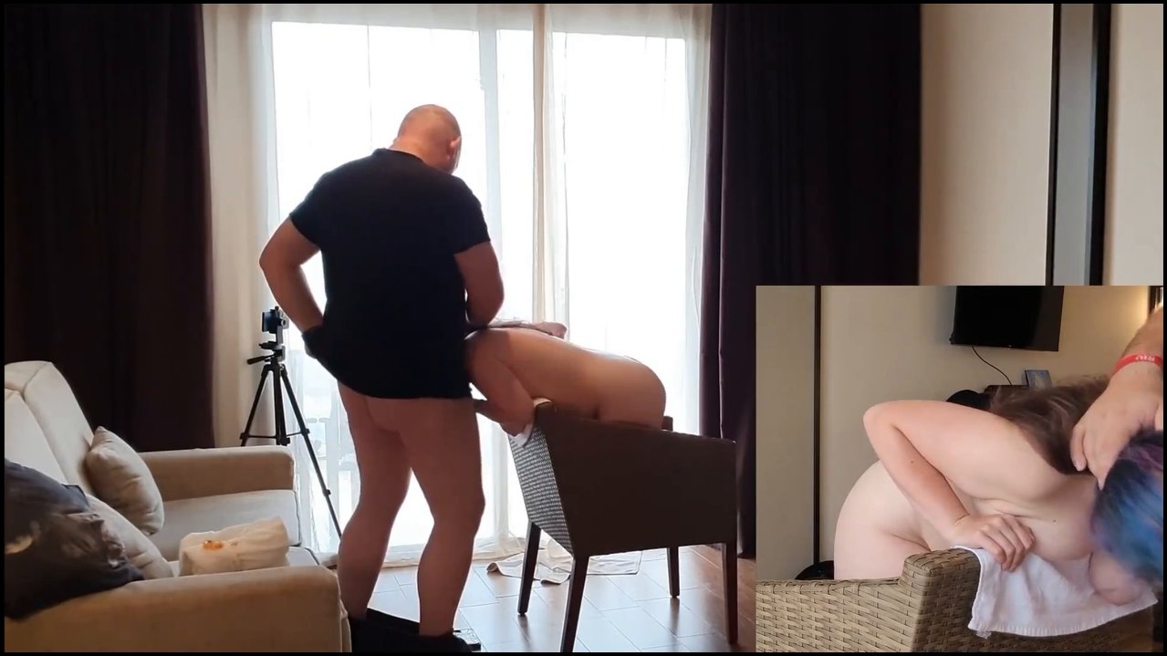 BDSM-Team – Im Urlaub habe ich meine Sklavin von hinten gefickt. Sie kniete auf einem Stuhl