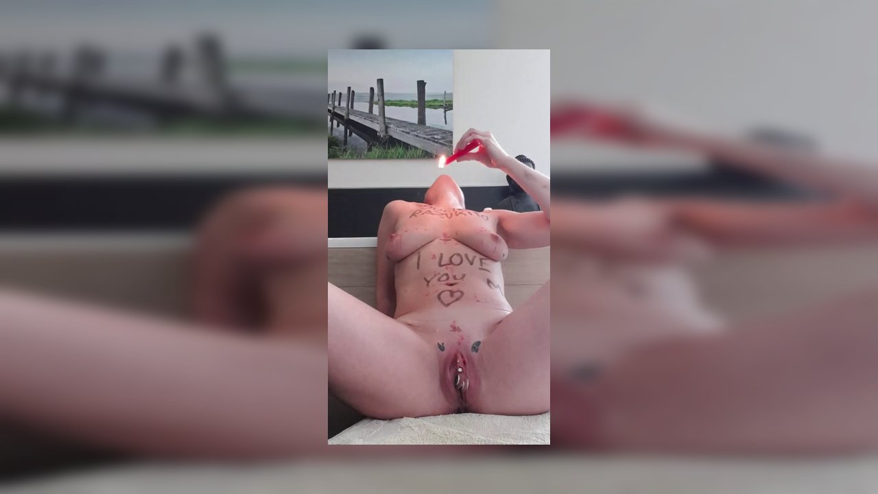 JulieEroticDress – Candle play und glas dildo squirt