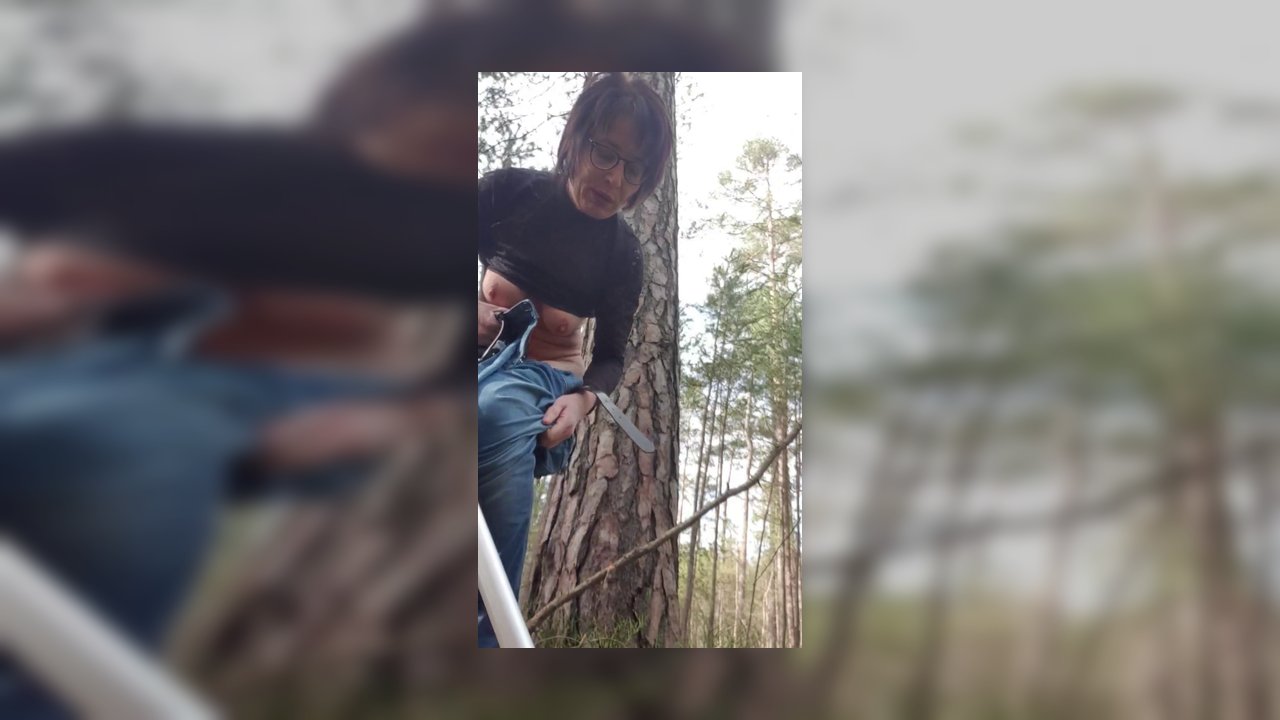 JulieEroticDress – Nackt Im Wald Und Spritzen