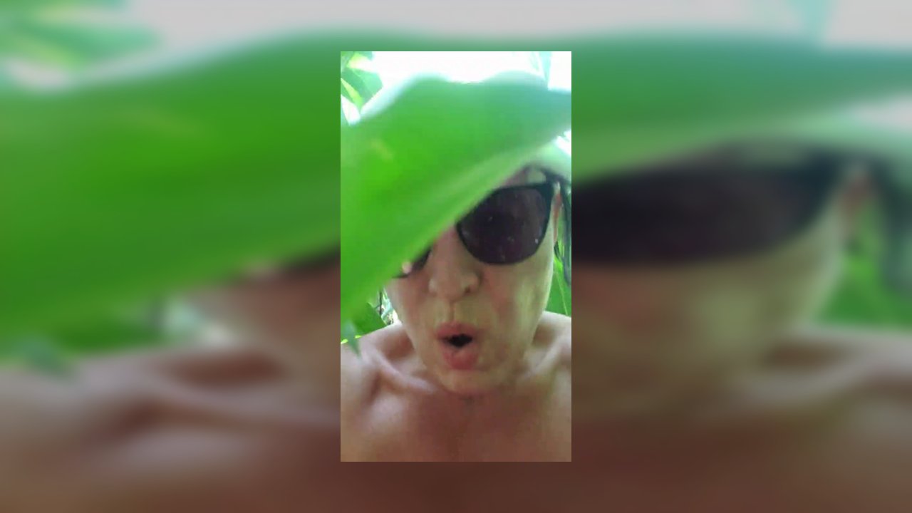 JulieEroticDress – Squirt auf Maisfeld