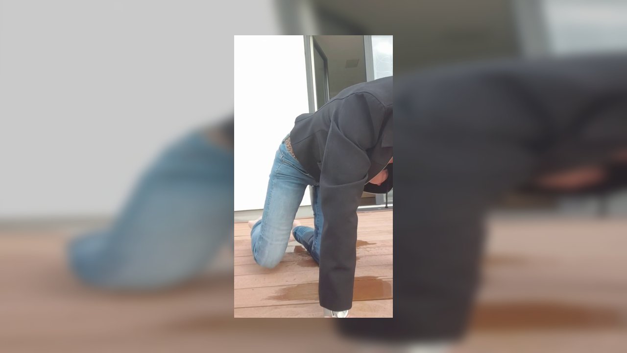 JulieEroticDress – Squirt in Jeans