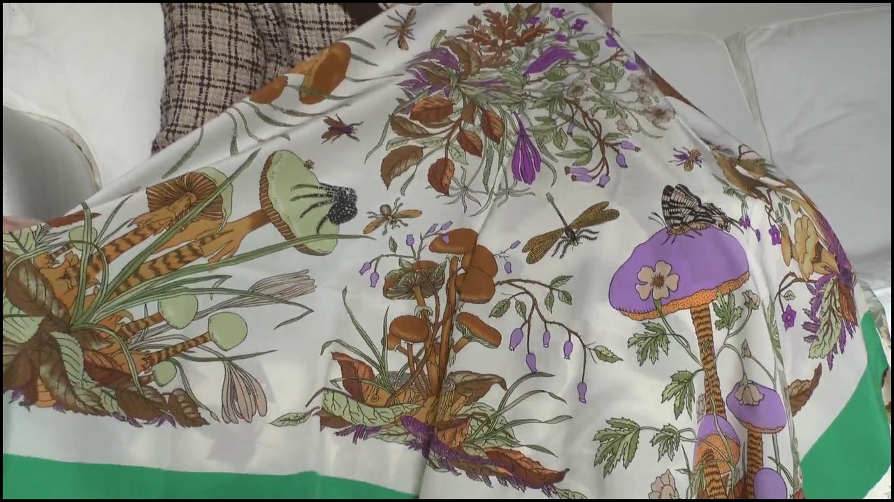 Lady Victoria Valente – Abspritzen Auf Meinen Seidenschal