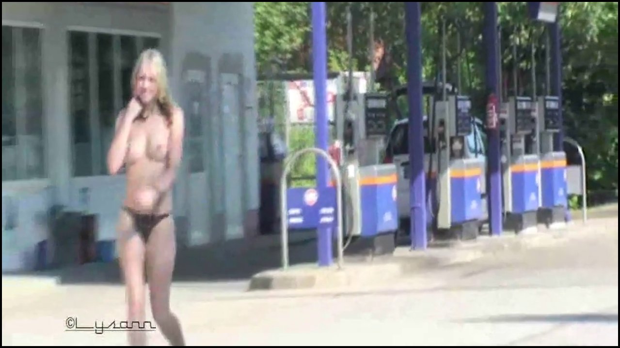Lysann – Nackt an der Tanke