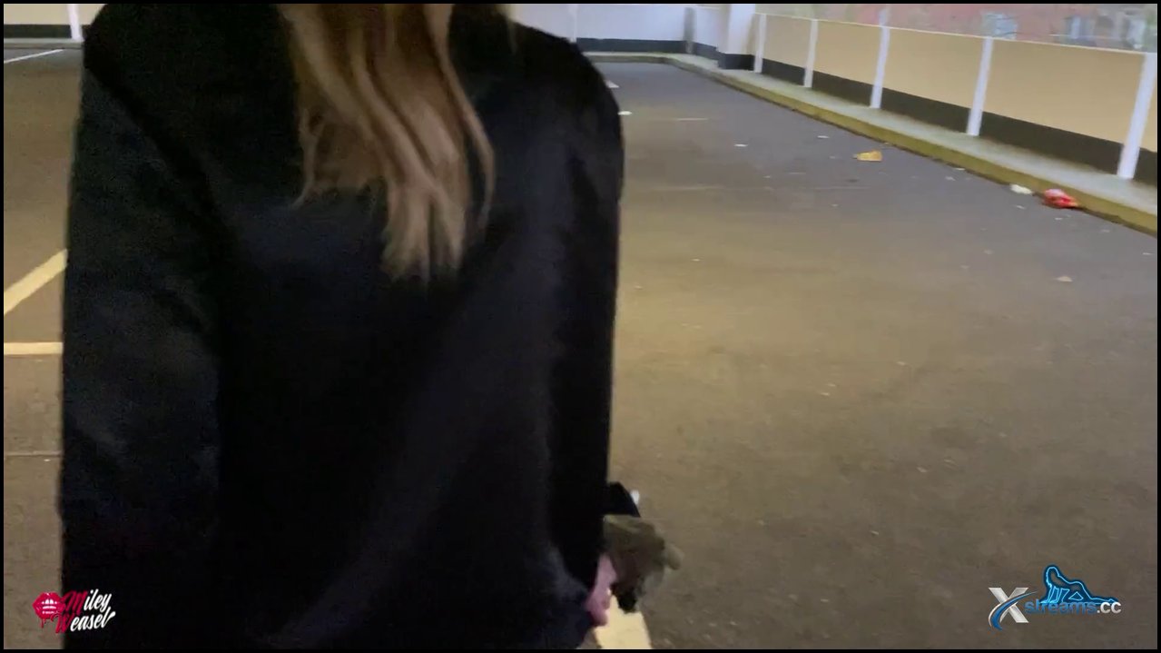 Miley-Weasel – Sexy Blondine Ferngesteuert Beim Shopping