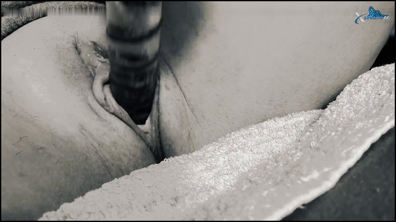 EnjoyMary – Sie lässt den GlasDildo schmatzen