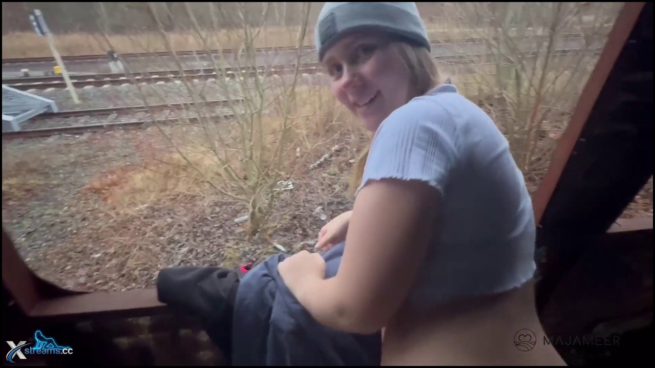 Maja-Meer – Er und ich am verlassenen Ort und mein mit sperma bedecktes T-shirt war hinten