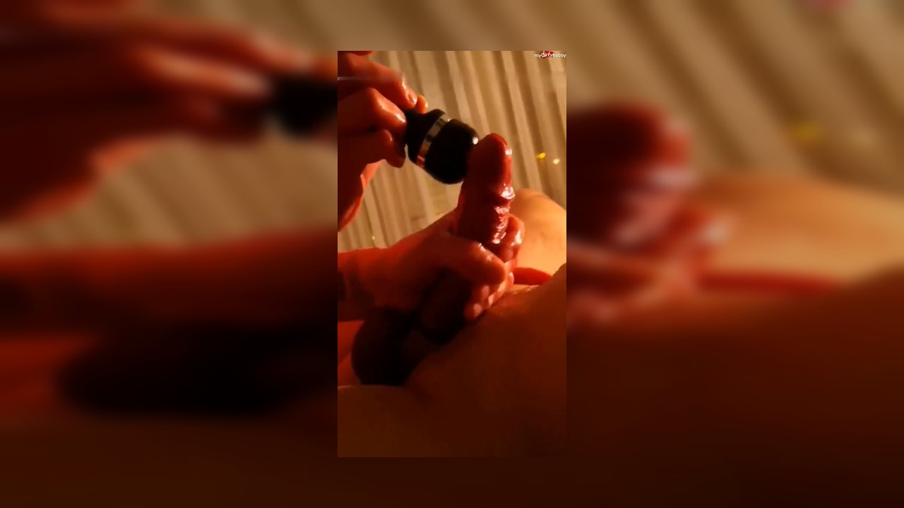 Spermacascade – Massagestab lässt den Schwanz richtig geil abspritzen