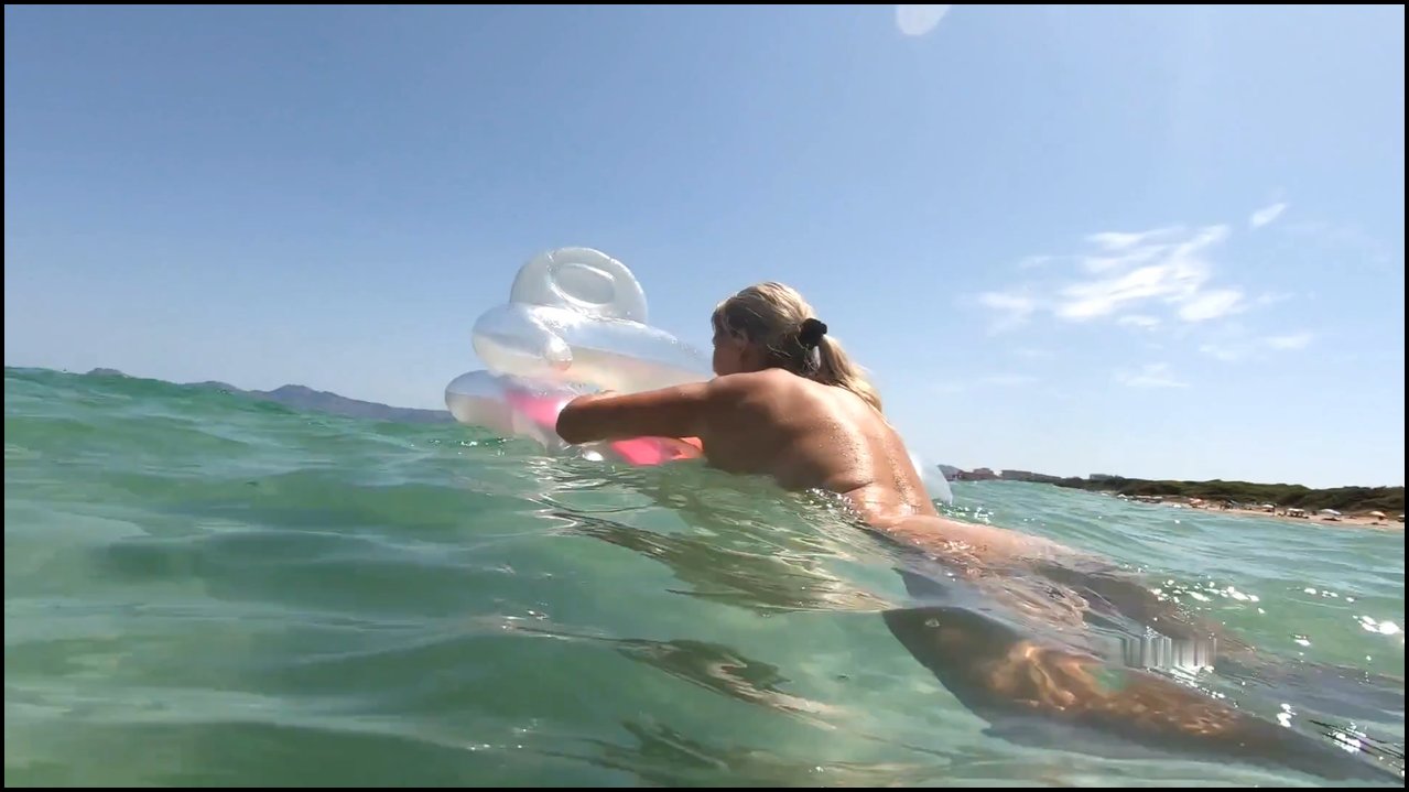 SweetSusiNRW – Im Meer Nackt