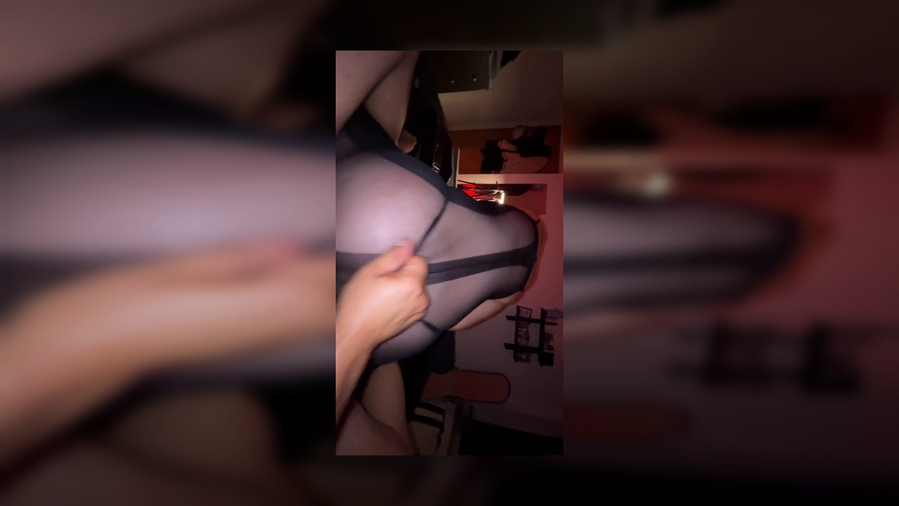 BadXhabit – Sexy schlampe trägt catsuit und fickt hart