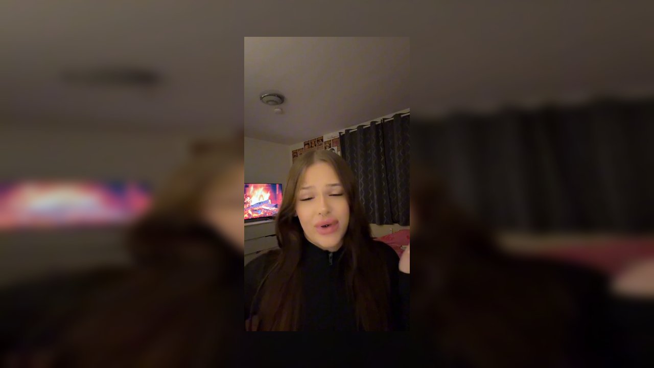 Coco2004 – Teen FinDom raucht und erniedrigt dich