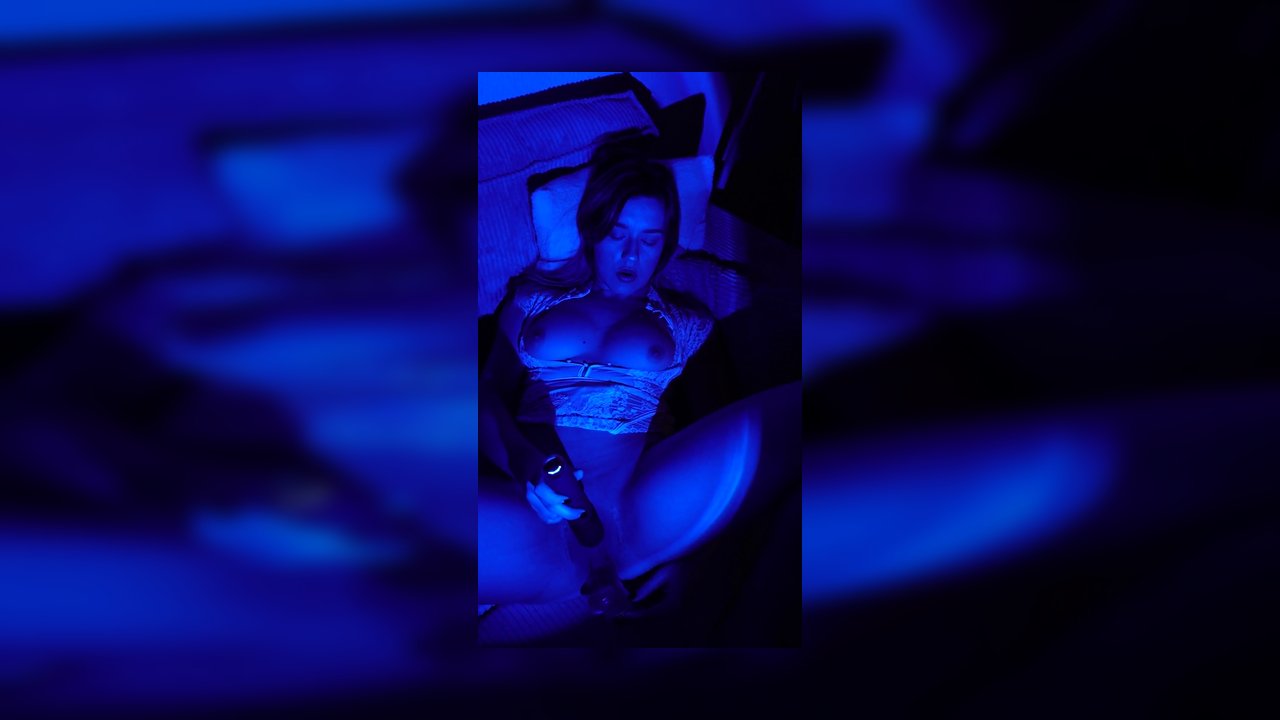 LucyxxxLou – Hilf mir zu kommen